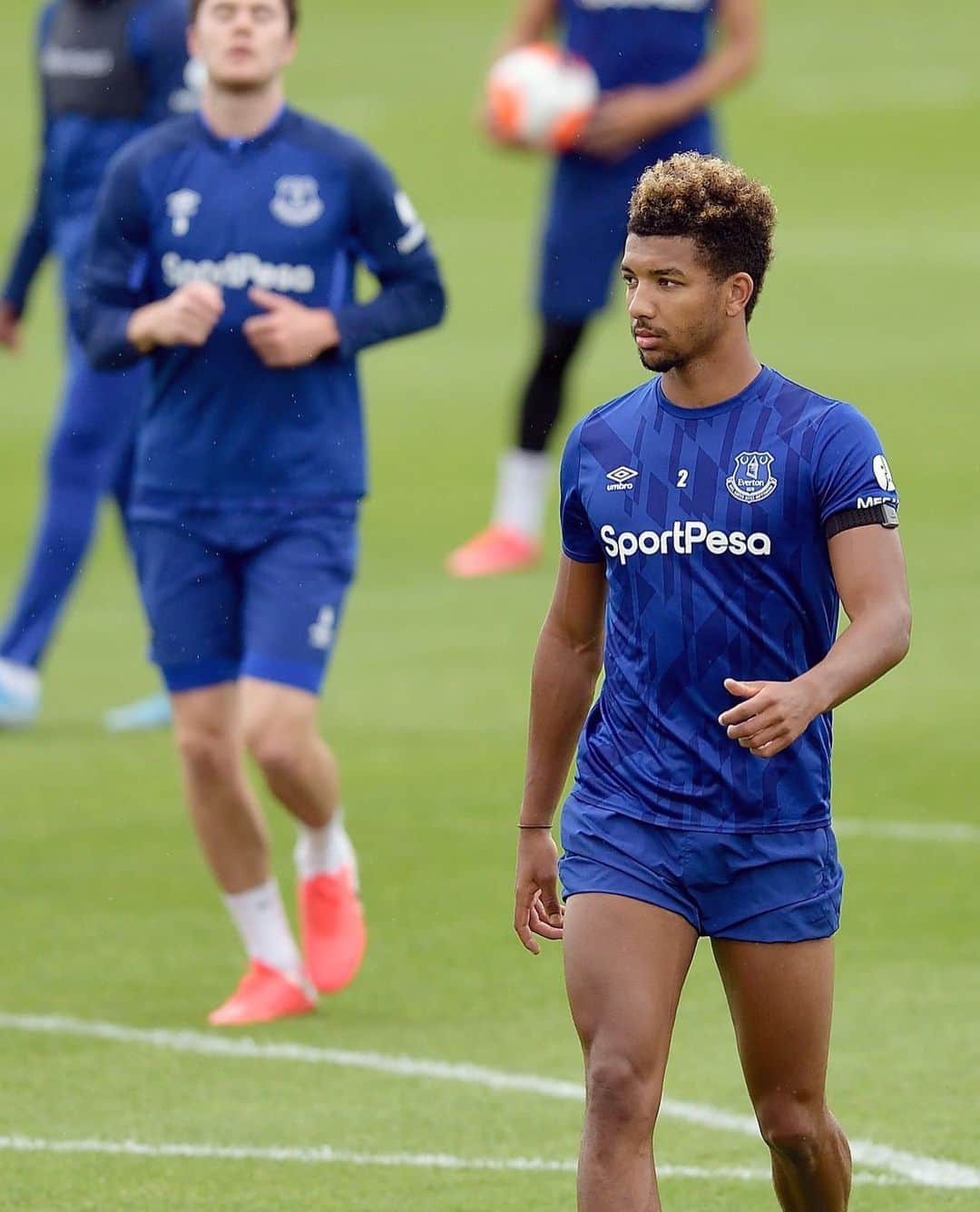 メイソン・ホールゲイトのインスタグラム：「Back at it⚽️🔵 @everton」