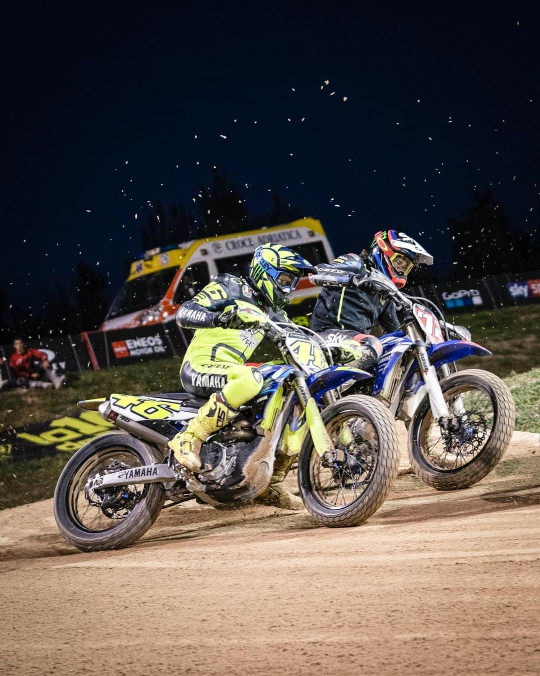 バレンティーノ・ロッシさんのインスタグラム写真 - (バレンティーノ・ロッシInstagram)「Ranch by night 🌙 @vr46ridersacademyofficial 📸 @camilss」6月4日 20時35分 - valeyellow46