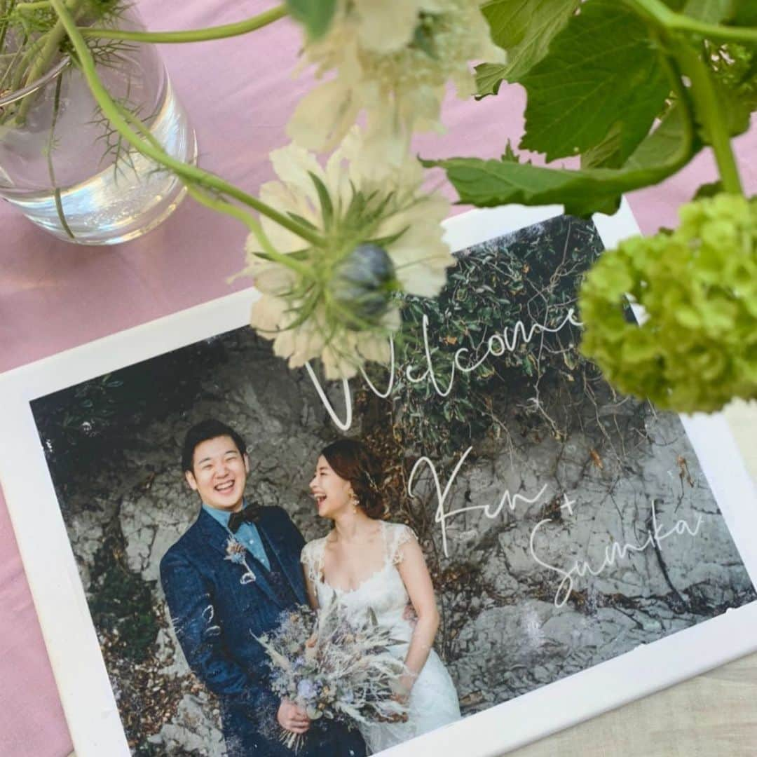 ARCH DAYS Weddingsさんのインスタグラム写真 - (ARCH DAYS WeddingsInstagram)「キャンバスボードと前撮り写真で簡単にできる！ウェルカムボードの作り方をご紹介🕊✨﻿ ﻿ ﻿ -----﻿ ﻿ ﻿ ▽このCOLUMNを見るにはストーリーズをチェック﻿ ﻿ ﻿ -----﻿ ﻿ ﻿ ▽ARCH DAYSトップページはこちらから☑️﻿ @archdays_weddings﻿ プロフィールのリンクから👰🏻﻿ ﻿ ▽バースデー・ベビーシャワーなどの情報を見るなら💁🎉﻿ @archdays﻿ ﻿ ﻿ -----﻿ ﻿ ﻿ ARCH DAYSに会員機能ができました💁‍♀️﻿ ﻿ 気になる記事や写真をクリップして、もっと便利に！自分だけのページを作れます📎﻿ ﻿ また、会員登録をしてマイページからパートナーを招待すれば、2人でイメージを共有可能に♩﻿ ﻿ ﻿ -----﻿ #archdays #archdays_wedding #アーチデイズ #アーチデイズウェディング #archdays花嫁 #ウェルカムボード #ウェルカムボード手作り #ウェルカムボードdiy #結婚式手作り #結婚式diy #花嫁手作り #花嫁diy #プレ花嫁手作り #プレ花嫁diy #花婿diy #ウェディング手作り #ウェディングdiy #ウエディングdiy  #ウェルカムスペース #ウェルカムスペース装飾 #ウェルカムスペース手作り #ウェルカムスペースアイテム #ウェルカムスペースdiy #ウェルカムスペースイメージ #ウェルカムスペース準備 #ウェルカムスペースグッズ #プレ花嫁 #卒花嫁 #おうち時間を楽しむ #おうち時間をもっと楽しく﻿ -----﻿ https://archdays.com/column/2020/06/04/58616﻿ -----」6月4日 20時27分 - archdays_weddings