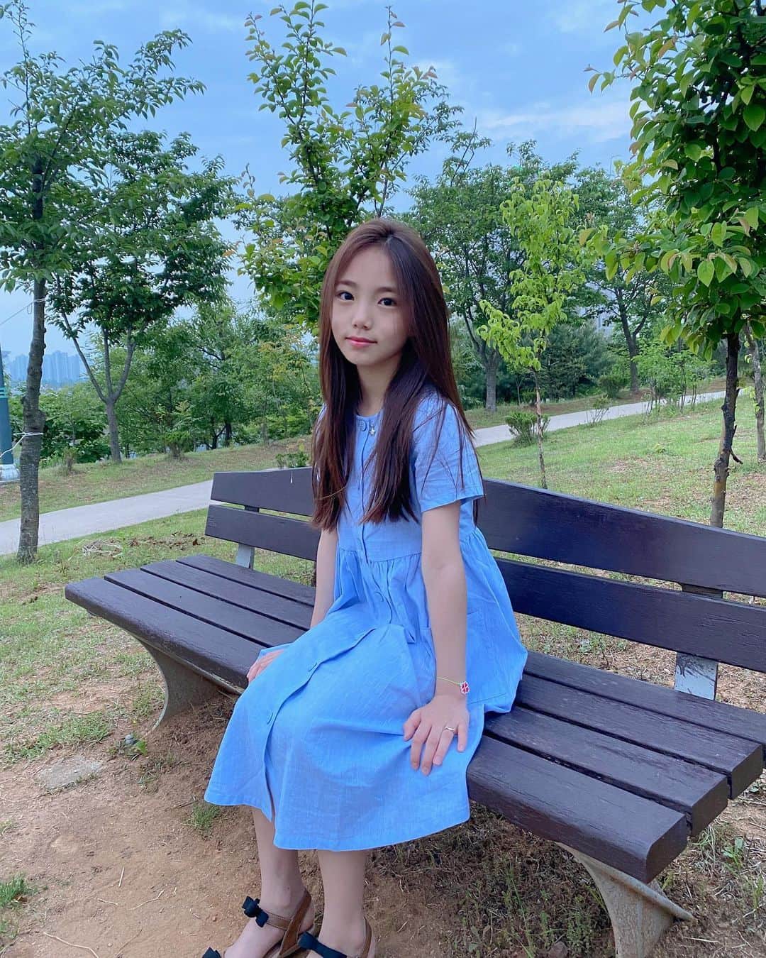 ウンチェのインスタグラム：「- 소중한 내 아이들의 기록을  빼앗겼던 어제 ,  아시는 분들은 아시겠지만  어제 오전에 계정 해킹을 당해서  하루 종일 고군분투 끝에 밤 늦게서야 계정을 되찾았답니다🙏🏻 - - - #다시는 #해킹당하지않으리 #우리모두 #해킹 #조심해요 #키즈모델 #아역배우 #이은채」