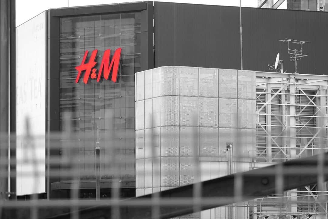 のインスタグラム：「H&M  #jj #tflers #tbt #h&m #instagood」