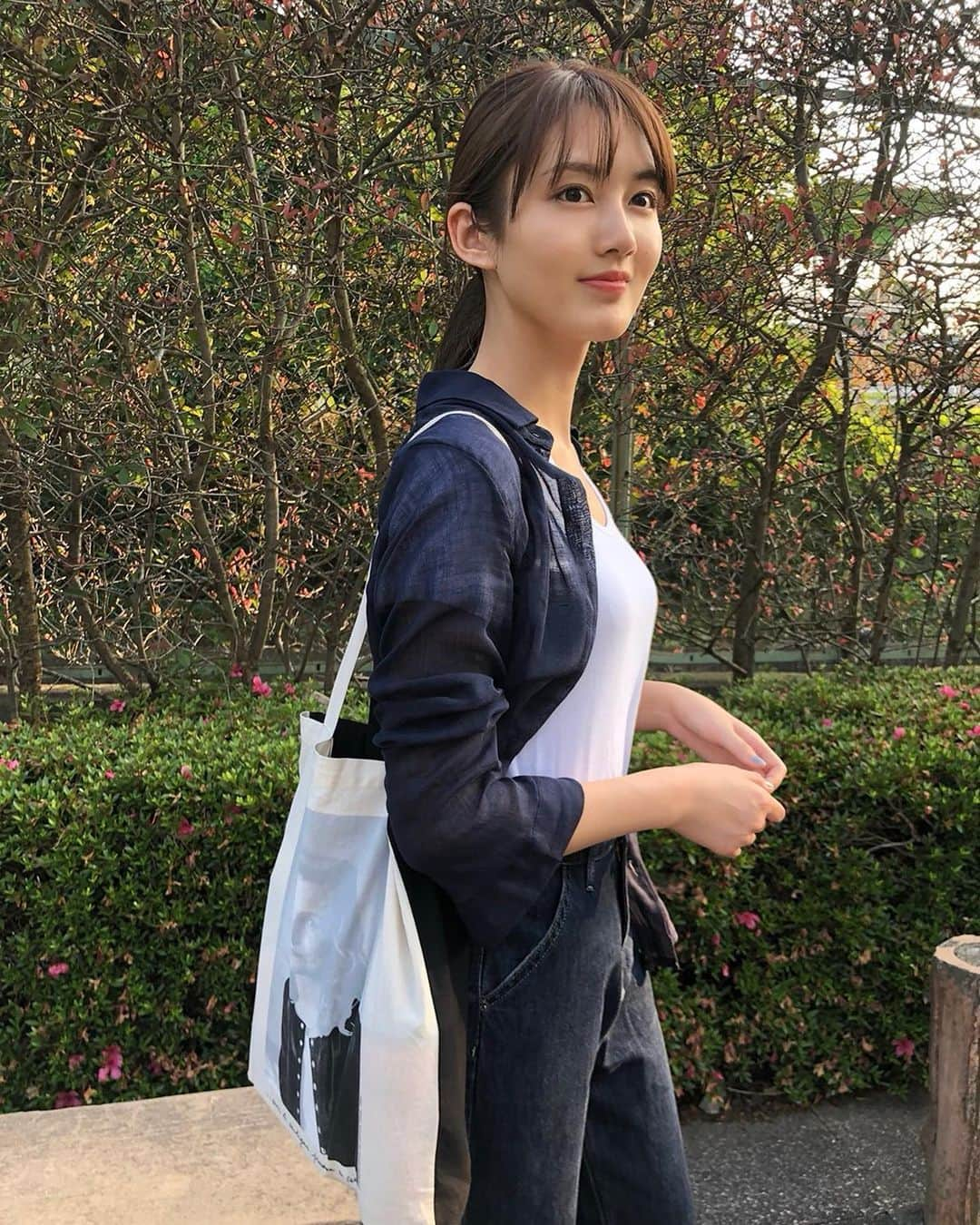 水谷果穂さんのインスタグラム写真 - (水谷果穂Instagram)「涼しくて 最高の夕方🚶‍♂️🌞🌿✨ みなさん、リフレッシュできていますか？💐」6月4日 20時44分 - kahomizutani_official