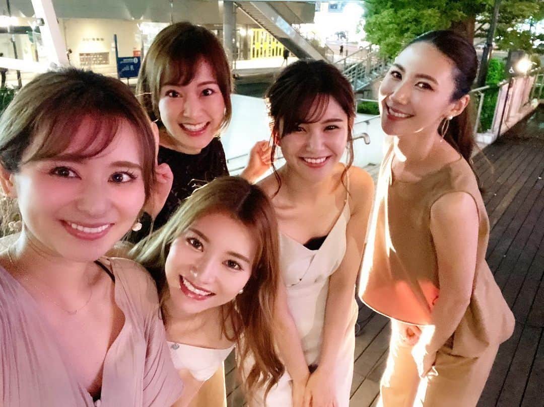 金子実加のインスタグラム：「長い自粛明けの久しぶりの癒し時間🥰 楽しかった🥺❤️✨ 幸せな時間をありがとう🥰✨ 広いテラスで女子会😆 爆笑しすぎてピントが奇跡的にあったこの一枚以外は全部ブレブレwwww また集まろうね😊❤️！ @noharu1021  @tajiri_natsuki  @miku_furusawa  @seiraet」