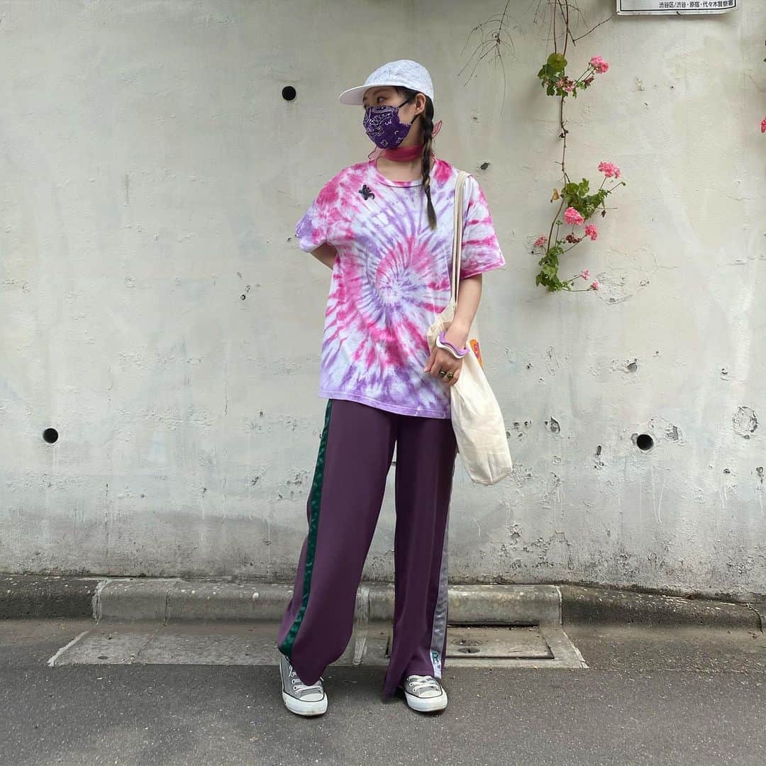 相羽瑠奈さんのインスタグラム写真 - (相羽瑠奈Instagram)「🦎🔮💕🐇 今日は purple×pink×whiteで動きやすい格好 🏊🏻‍♀️ 中学生の時に買ったこのタイダイT今でもお気に入り♡」6月4日 20時55分 - rone.runa
