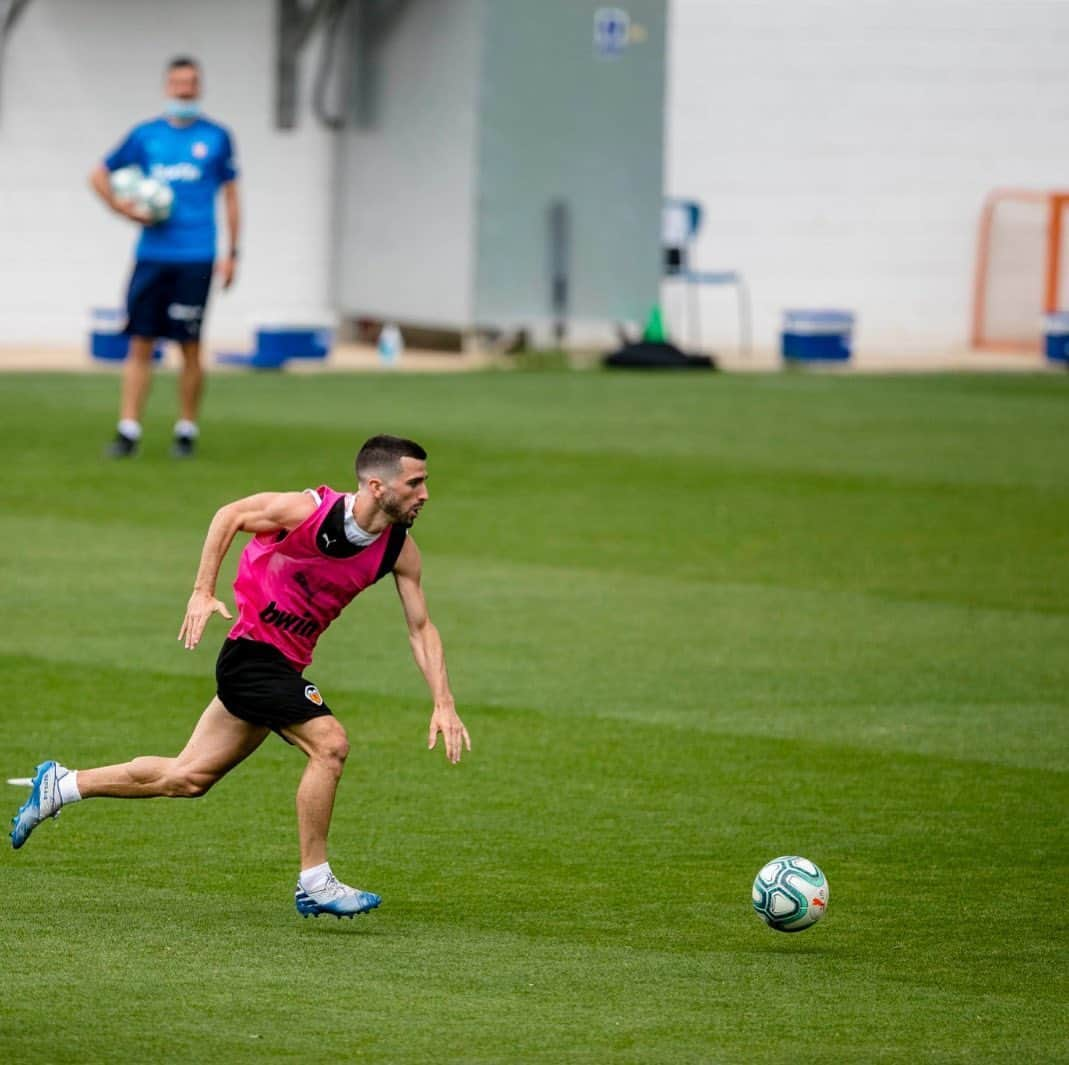 ホセ・ルイス・ガヤのインスタグラム：「Seguimos con la preparación!!!! Cada vez más cerca ⚽️🦇」