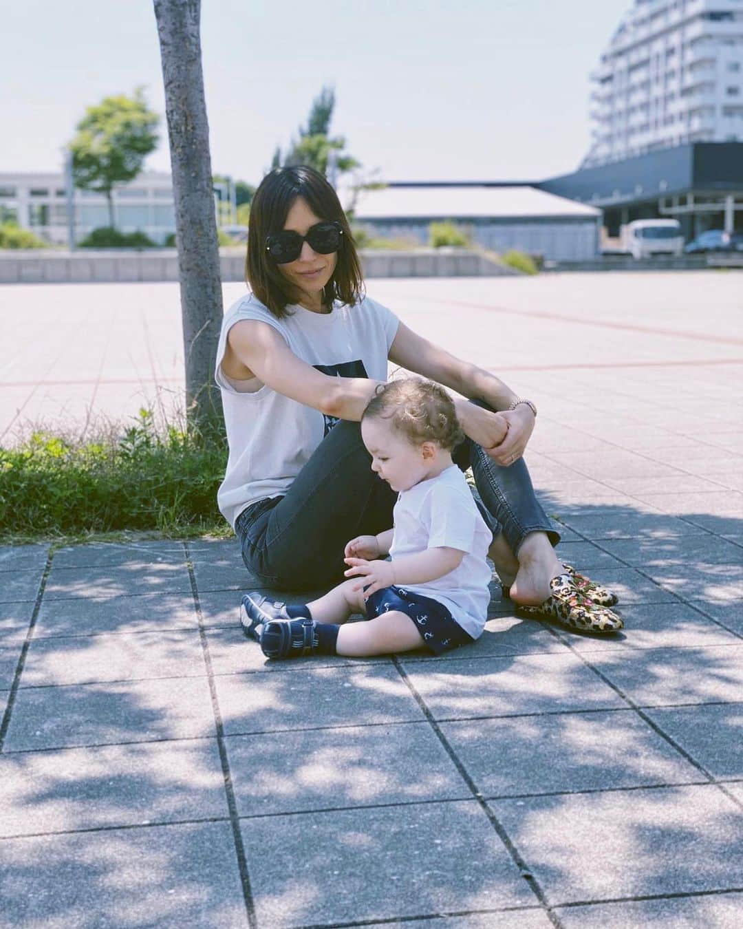 アンナ・オルティス（イニエスタの妻）のインスタグラム：「No crezcas tan rápido mi bebé 🥰💝⁣⁣ ⁣⁣ 時が経つのは早いですね 🥰💝⁣⁣ ⁣⁣ #unañodespués #4dejunio #tbt #ravapas💫」
