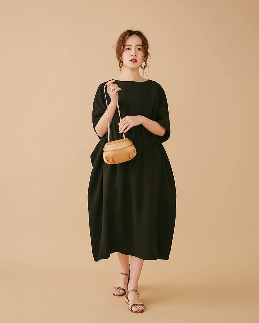 ビームスさんのインスタグラム写真 - (ビームスInstagram)「"BLACK DRESS" by BEAMS SALON  @beamssalon_official @natsumi_sanjouba  シックなブラックドレスは、いつだって女性の味方。ブラックドレスを纏うとなぜか気分までぐっと引き締まる。カラーで飾らない分、ヘアやメイクの質感までしっかり見えます。とっておきの場で、このドレスがあなたの自信になりますように。  https://www.beams.co.jp/beamssalon/feature/black-dress/  #beamssalon #ビームスサロン #お呼ばれ #ドレス #wedding #dress」6月4日 21時08分 - beams_official