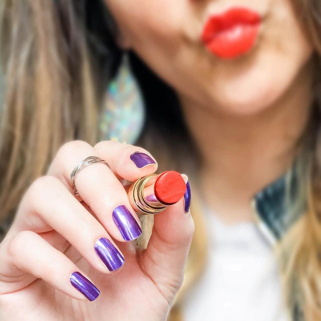 Jamberryのインスタグラム：「Life’s too short to wait for your nails to dry ... and with Jamberry’s revolutionary Gel Strips, you’ll NEVER have to!  The strength of a gel in the ease of a strip, just peel, stick, and go! || Featured: #divamomentjn . . #jamberry #jamberrynails #jamberrygelstrips #peelstickgo」