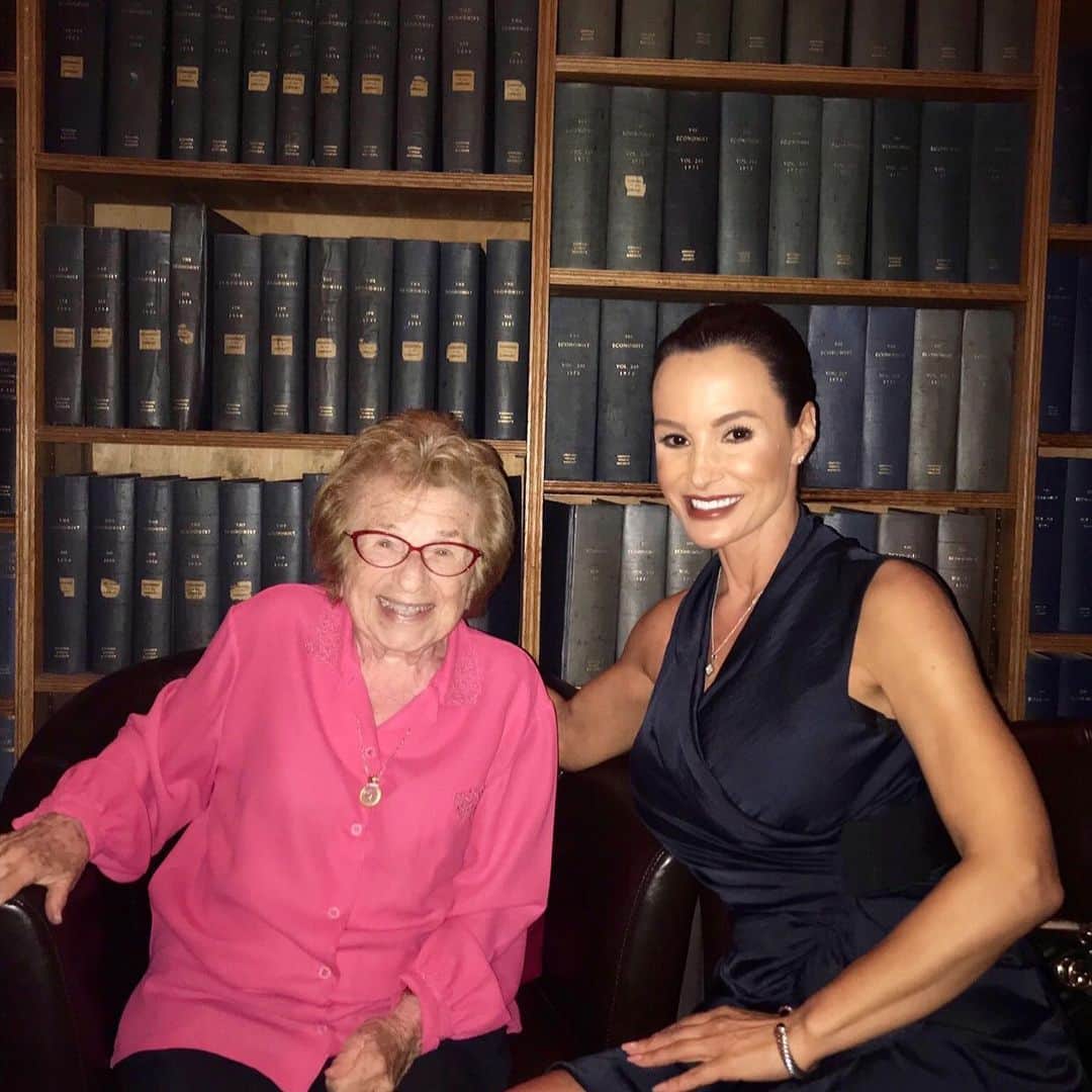 のインスタグラム：「It is Dr Ruth’s 92nd Birthday 🎂today so I had to share a #throwbackthursday from meeting Dr Ruth last year for a debate @theoxfordunion」