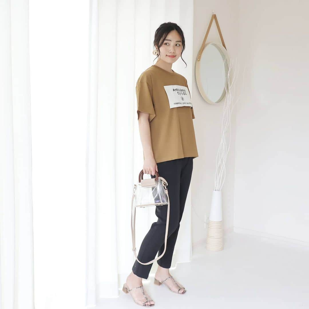 Eri Satoさんのインスタグラム写真 - (Eri SatoInstagram)「camel×blackコーデ · T-shirt: @blancbasque pants: @pierrot_shop(e1509-0222199) shoes: @outletshoes_rakuten · ブランバスクの 👉大織ネームTシャツ【BB02-917】 でシンプルコーデ · Tシャツは @blancbasque のトップページのURLからSHOPに飛べます☺💛 · 靴はお気に入りの @outletshoes_official 楽天スーパーセールが始まったから お得なアイテムがたくさんあったよ！ しかも今日は5のつく日🤗 · #blancbasque #ブランバスク#高身長コーデ#ママコーデ#カジュアルコーデ #夏コーデ#fashion#ootd#outfit#code#coordinate#style#ファッション#コーディネート#コーデ#プチプラ#プチプラコーデ#シンプルコーデ#mamagirl#locari#partegram#カジュアル#お洒落さんと繋がりたい」6月5日 7時42分 - satoeri626