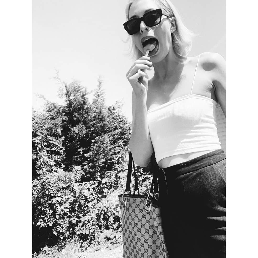 リアンヌのインスタグラム：「Just finished my second CREAM TUBE Lullaby Song covering Under the a bridge by Red Hot Chili Peppers ❤️ coming out Saturday x」