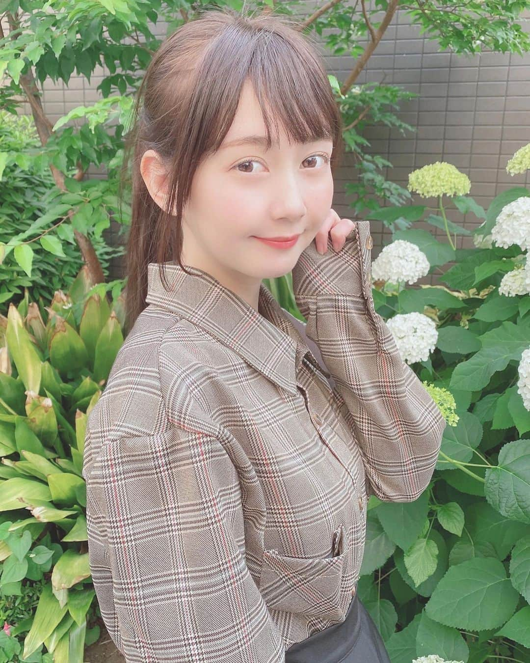 金久保マユ（ぼんぼん）さんのインスタグラム写真 - (金久保マユ（ぼんぼん）Instagram)「久しぶりの外での写真！ やっぱり外はいいな🌸 . . . . . . . #きょコ#美意識向上#春コーデ#夏コーデ#セットアップ#ワンピース#かわいい#すき#かわいくなりたい美意識向上#メイク#ぴんく#エクセル#ポニーテール#ヘアアレンジ#夏#あじさい#ポートレート#色素薄い系メイク#写真#love#photo#code#camera#animegirl#モデル#花#ponytail#followｍe#youtube#asmr」6月4日 23時05分 - kanakubo_mei