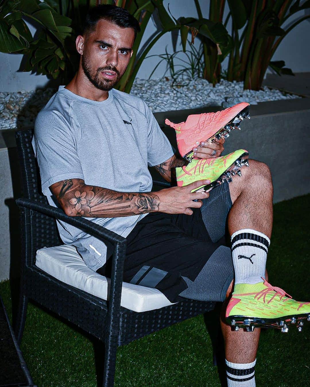 ヘスス・フェルナンデス・サエスのインスタグラム：「Rise and shine 🌅 @pumafootball」