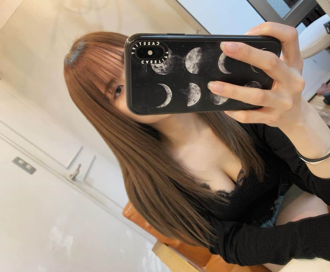 朱音のインスタグラム：「髪の毛復活😖🖤 @stage_kensuke  ありがとうございました🙆‍♀️ #hair #newhair #hairstyles #haircolor #머리 #머리스타일 #머리스타그램」