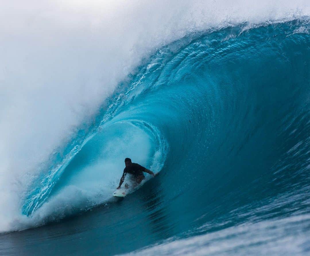 ミシェル・ボレーズのインスタグラム：「Teahupoo you little beauty 💎 📸 @kirvanb」