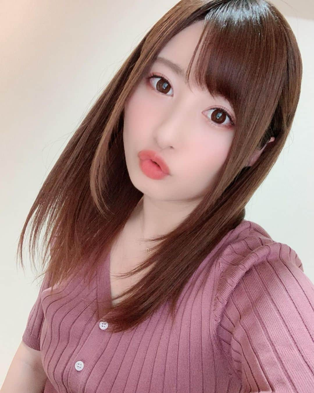 成瀬心美さんのインスタグラム写真 - (成瀬心美Instagram)「💇‍♀️ . . だいぶ伸びてきました。 . 切ろうかどうか 悩むなぁ。 . 色も悩むなぁ。 . . #hairstyle #むむむ」6月4日 23時55分 - coco3ndazo