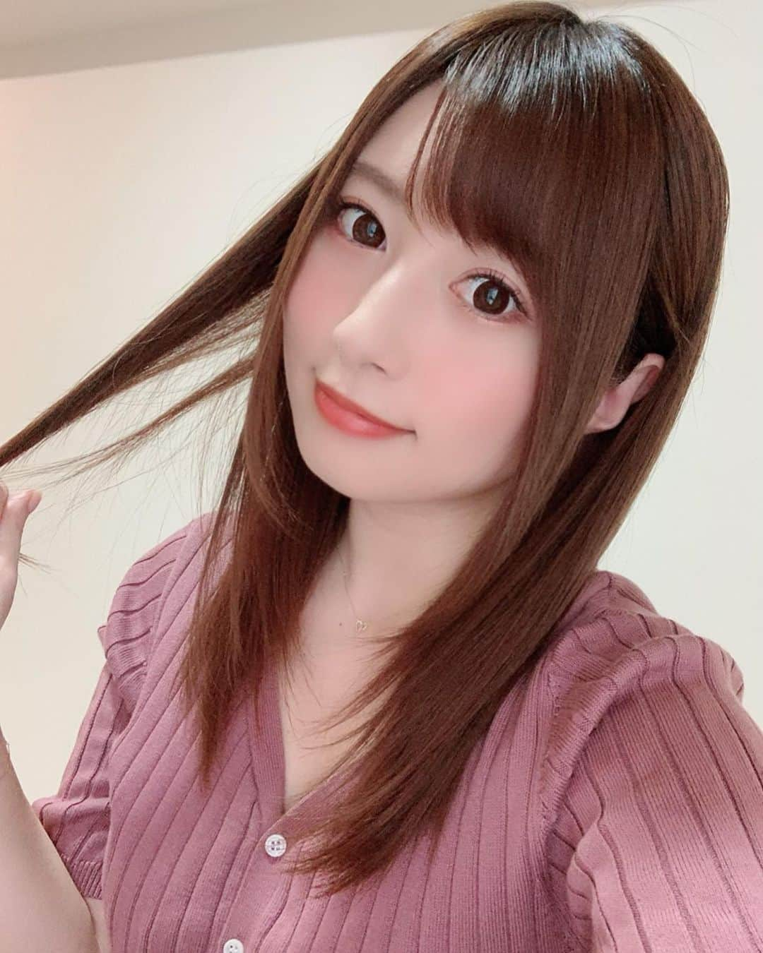 成瀬心美さんのインスタグラム写真 - (成瀬心美Instagram)「💇‍♀️ . . だいぶ伸びてきました。 . 切ろうかどうか 悩むなぁ。 . 色も悩むなぁ。 . . #hairstyle #むむむ」6月4日 23時55分 - coco3ndazo