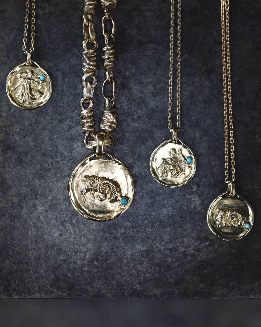 グーセンス パリのインスタグラム：「Our TALISMAN zodiac signs are now available in two sizes. The big zodiac medallion is sold exclusively with its iconic chains, and the new small one can be matched with three chains.」