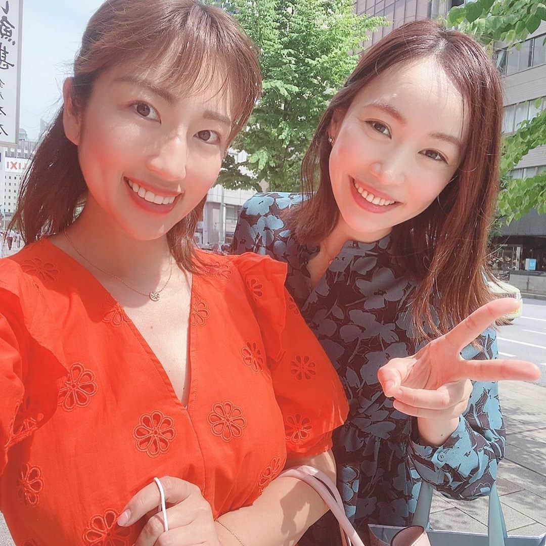 庄司ゆうこさんのインスタグラム写真 - (庄司ゆうこInstagram)「2日連続ちあきちゃんと❤️ 今日はお互いベビたん預けて優雅にランチ✨✨ 中華はお昼だと罪悪感なくガッツリ食べてしまう🤣 2人とも見事に完食❣️🤣 そして久しぶりに銀ブラ^_^ 三越、CHANEL、銀座シックス、ユニクロあたり行ったんだけど毎回検温と消毒されて、手がカサカサになってしまった😂 そしてたくさん歩いたからか、検温は体温聞くと最初36度だったのに、最後のお店では36.5度まで上がってた🤣 まつエクも復活して目元パッチリ❣️ やっぱり目力大事だね✨ 一気にパワーが漲ってきました💖笑 #銀座アスター#中華#銀座#銀ブラ#中央通り#ひたすら歩いた#まつエク#復活#目力#大事」6月5日 0時00分 - yuko.shoji