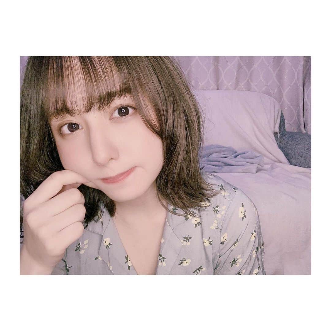 前田美里のインスタグラム：「お家ノスタルジック。 (おやすみなさい🐏💤🌙) . . #おうち時間 #stayhome #ノスタルジック  #女子力 #自撮り #今日の服 #marblee #film #film_jp #photo #selfie #ファインダー越しの私の世界 #写真好きな人と繋がりたい #ヲタク #乃木坂46 #欅坂46 #日向坂46 #japanesegirl #follow #followme」