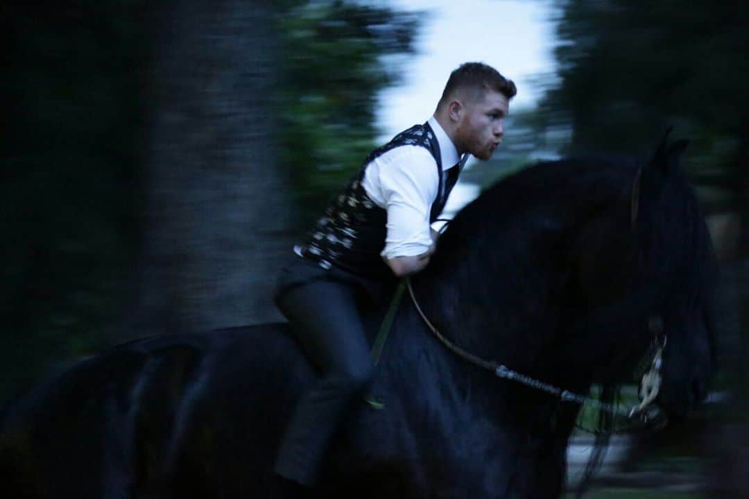 サウル・アルバレスさんのインスタグラム写真 - (サウル・アルバレスInstagram)「Quien más es amante de los caballos 🐎?」6月5日 0時54分 - canelo