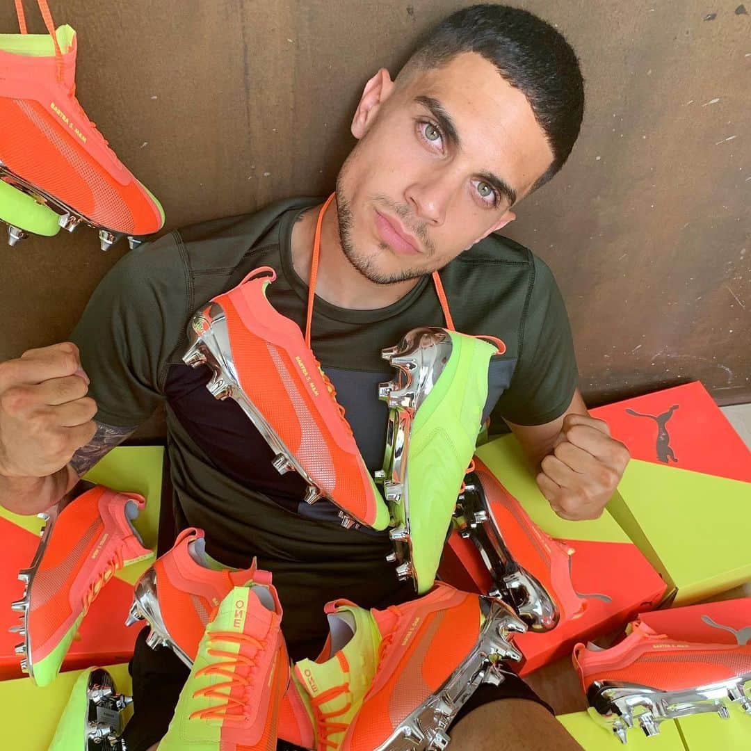 マルク・バルトラのインスタグラム：「Mis nuevas armas para El Gran Derbi. 🔥¿Os gustan? Fuerza y lucha para estos últimos 11 partidos. 💪🏼 @pumafootball #PumaOne #RiseUp #ElGranDerbi」