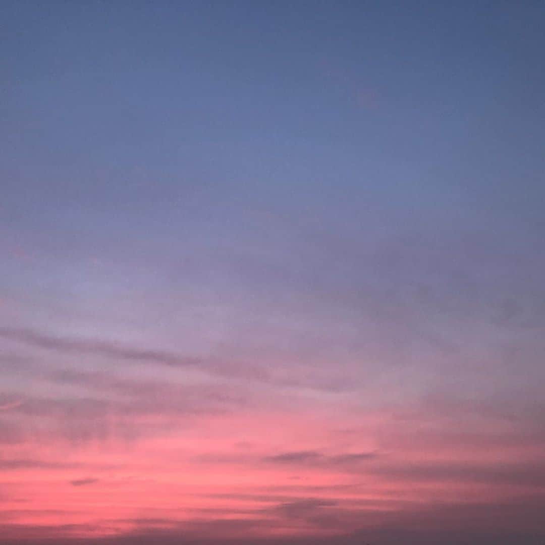 CHIHARUのインスタグラム：「昨日のミクスチャー空。 丁寧に包まれた空気感だった。 こころも、世界も、まあるくありたいです」