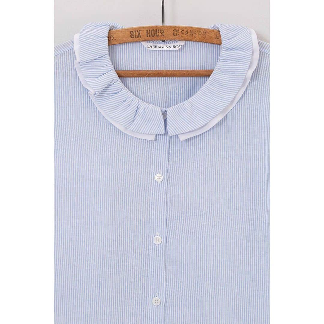 キャベジズ&ローゼズのインスタグラム：「Named after our darling Emily @stewpote (do follow her amazing green fingers and cooking) the Emily shirt and new arrivals are now online 💙🤍💙🤍💙 @christina_strutt @scottlongjphoto @cabbagesandroses_shop #madeinengland #kindfashion #madewithlove #britishfashion #ethicalfashion」