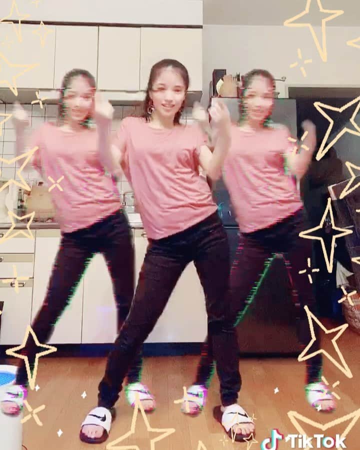 仮谷せいらのインスタグラム：「大好きな #twice  の #feelspecial  踊ってみました🕺💃 tiktokに本ちゃんverあげてます🙆‍♀️ インスタにはtiktokとは別の 2カ所くらい振付間違っちゃったけど ダンスのキレの良い方を、、、😂笑  tiktokも色々更新してるので 見てみてくださいねー！！！！ #踊ってみた #スリッパ」