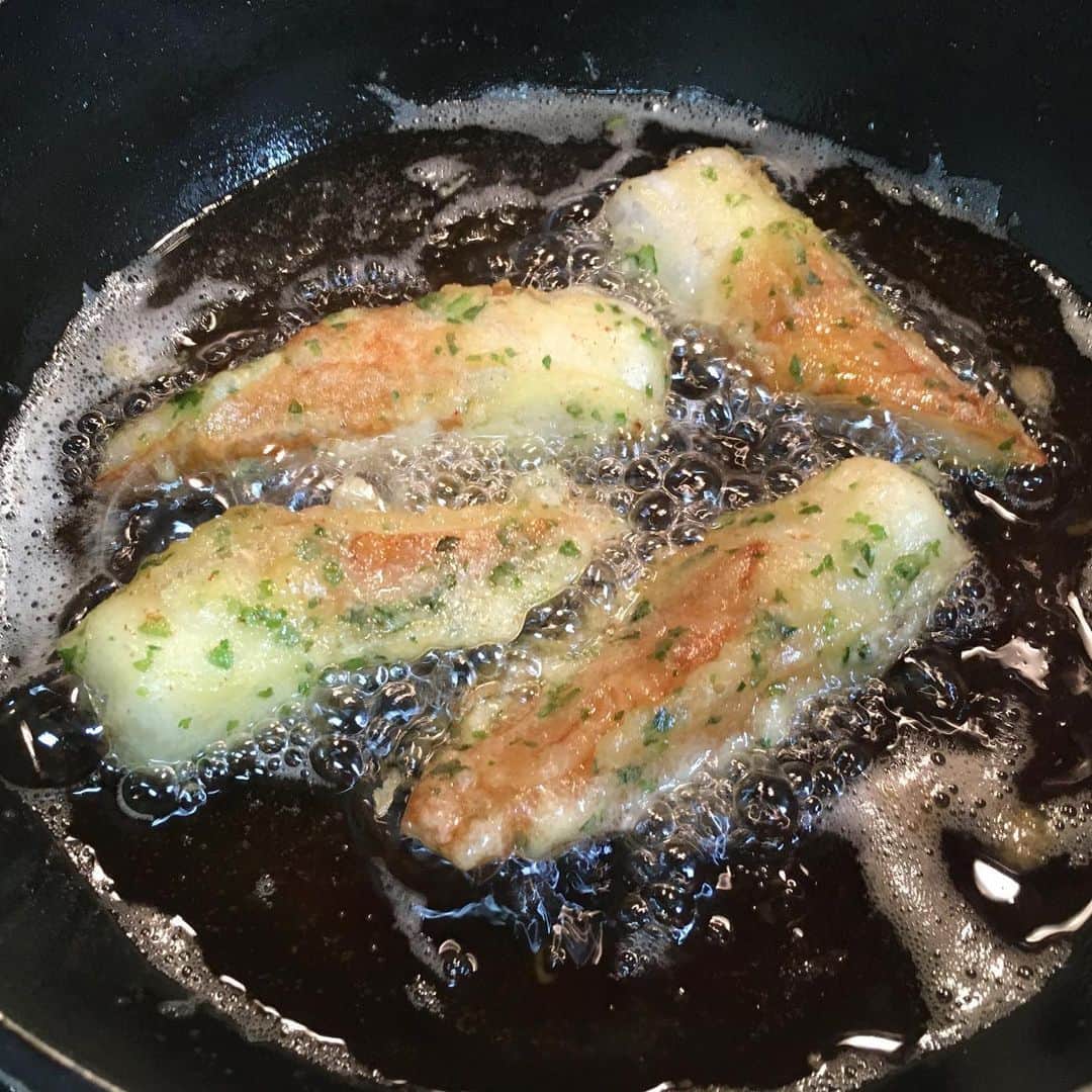 小野瀬雅生さんのインスタグラム写真 - (小野瀬雅生Instagram)「のり弁当を自作してみました。ちくわ天、白身魚（タラ）フライ、キンピラゴホウ、作ってみたら大変でしたがなかなかウマく出来ました。岩下の新生姜薄切りも添えて。ウマウマウー。また何か作ります♫ #のり弁当  #自作  #小野瀬雅生  #onosemasao  #ウマウマウー  #ちくわ天  #白身魚フライ  #キンピラゴボウ  #岩下の新生姜」6月5日 2時39分 - onosemasao