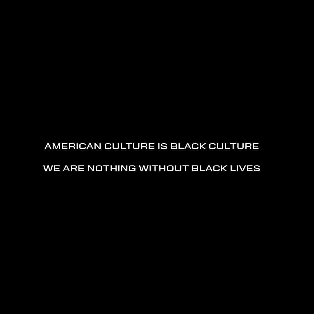 アレキサンダー・ワンのインスタグラム：「American culture is black culture. We are nothing without black lives. ⁣ To the black community, we hear you. We stand with you. We know we can do more.⁣⁣⁣ ⁣ alexanderwang will be launching an initiative to mentor future generations of black professionals, in the fashion industry and beyond, creating opportunities for those impacted by systemic racism and wealth inequality.⁣⁣⁣ ⁣ We will also be making donations to the following organizations:⁣⁣⁣ ⁣ @naacp_ldf⁣⁣⁣ @tmcf_hbcu⁣⁣⁣ @mpjinstitute⁣⁣⁣ @blklivesmatter⁣⁣⁣ ⁣ The black community has supported and directly influenced alexanderwang since day one.⁣⁣⁣ ⁣ Now, more than ever, we are committed to supporting you in the dismantling of white supremacy and systemic racism.⁣⁣ ⁣ Black Lives Matter.」