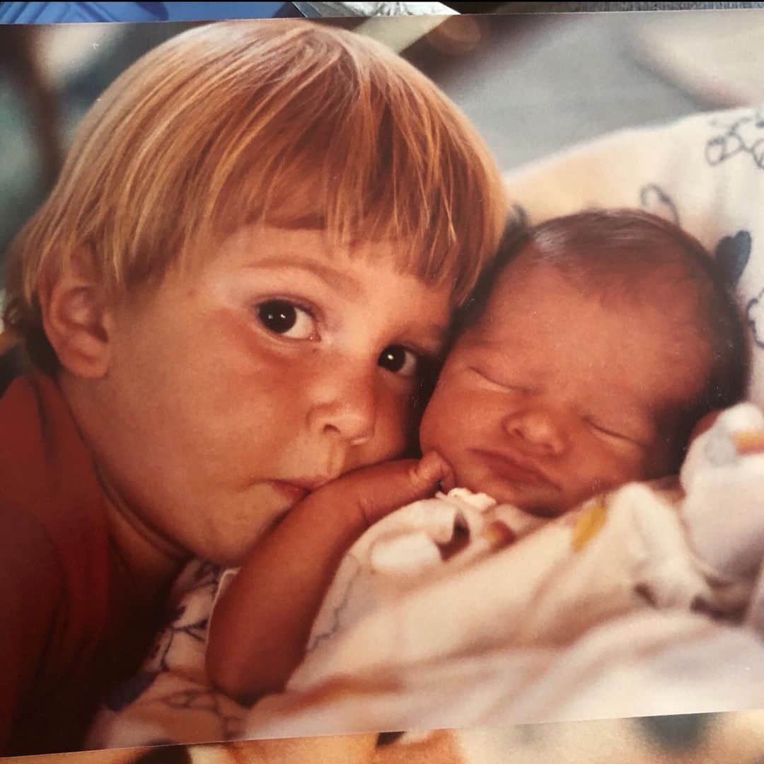 ブロディ・ジェンナーのインスタグラム：「Happy birthday big bro. Thanks for always being there for me. Your kindness and compassion for others is inspiring and never goes unnoticed. Proud to call you my brother ❤️.... ps I will still whop that ass in a foot fight though 🤪😘.」