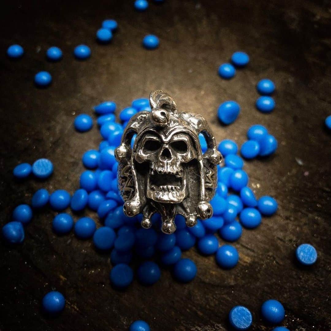 のインスタグラム：「15% off everything online is being extended throughout June as well! Don’t miss out #sale #gothic #jewellery #heavymetal #joker #skull #ring #silver #rocknroll」