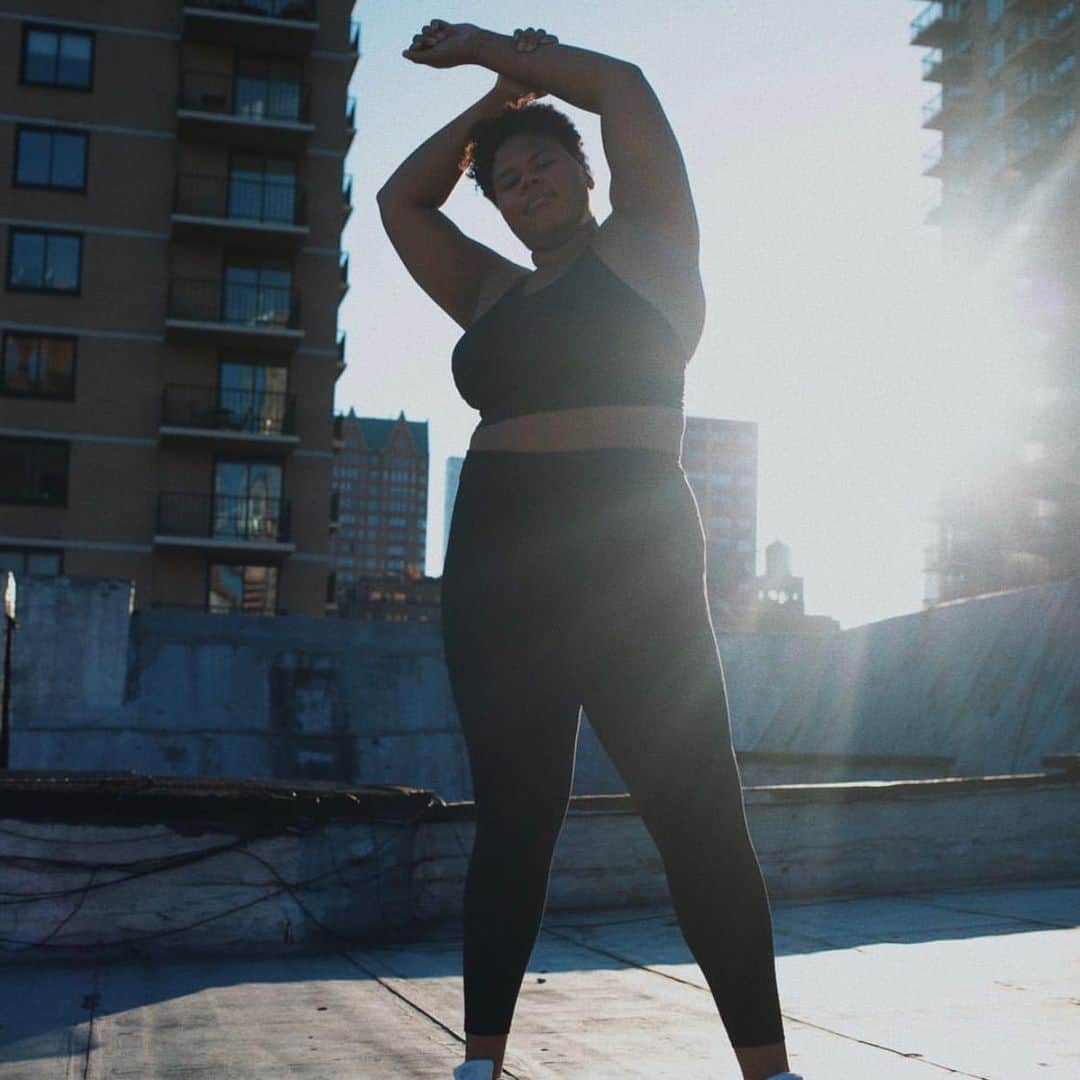 キノ・マクレガ―さんのインスタグラム写真 - (キノ・マクレガ―Instagram)「From NYC direct to you @amwloves is the second beautiful yogi featured for you to follow. She shares her experience being a black plus size yoga teacher. Angelica holds space for people of all shapes to practice. She knows how to create a space to practice at home when there isn’t much space (supplies & physical space). _ Tag your friends and let’s #amplifymelanatedvoices #yogi #yoga  _ See my last post for more details 🙏💕」6月5日 3時54分 - kinoyoga