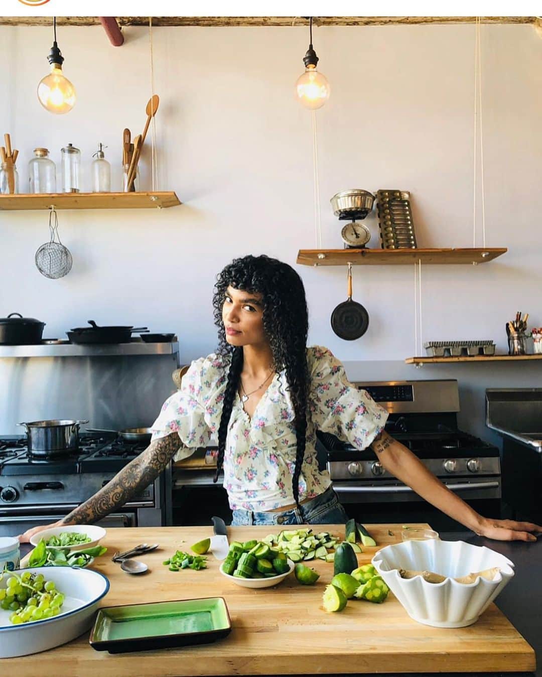 クリッセル・リムさんのインスタグラム写真 - (クリッセル・リムInstagram)「Diversity, representation, & inclusion is so important. We all can do better (including myself)! That’s why I’m lending my platform this week to amplify black voices and creators. I also plan on continuing to feature others on a consistent basis beyond this movement. I’ve made some wonderful discoveries (thanks to a lot of you for your recommendation and suggestions). Starting off with some creators in the fashion/lifestyle space I found super inspiring. I just started following them and so should you!  1. @spiritedpursuit  2. @emmanuellek_  3. @lefevrediary  4. @findingpaola  5. @dananozime  6. @basicstouch  7. @nycxclothes  8. @signedblake  9. @sophia_roe  10. @fisayolonge  More on stories!  Will be featuring black owned brands, activists, moms, etc this week. #amplifymelanatedvoices #blacklivesmatter」6月5日 3時55分 - chrisellelim