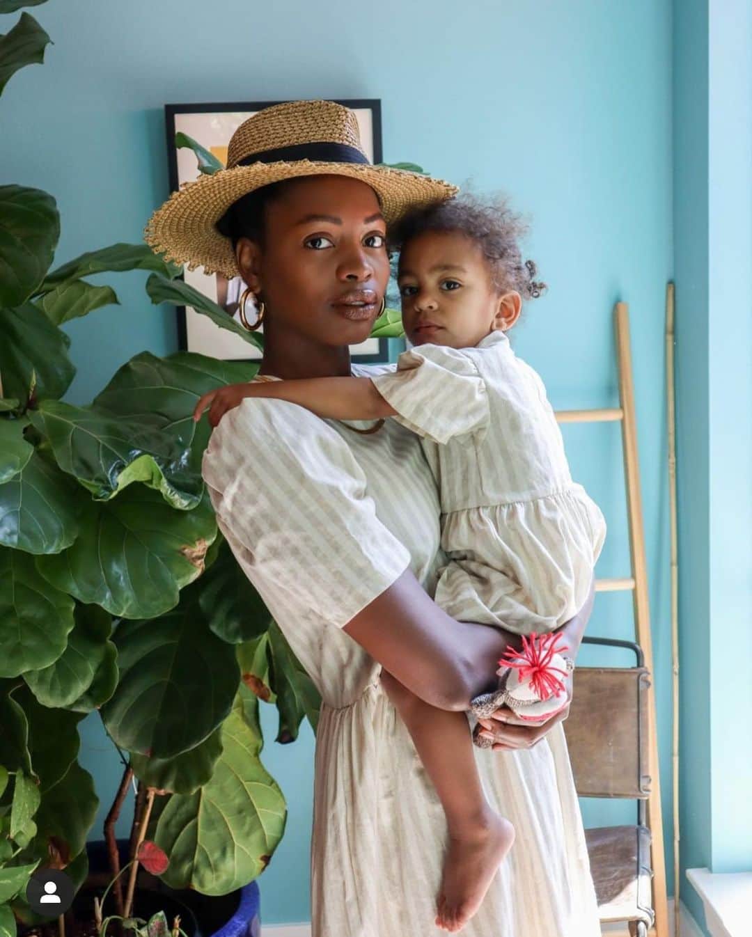 クリッセル・リムさんのインスタグラム写真 - (クリッセル・リムInstagram)「Diversity, representation, & inclusion is so important. We all can do better (including myself)! That’s why I’m lending my platform this week to amplify black voices and creators. I also plan on continuing to feature others on a consistent basis beyond this movement. I’ve made some wonderful discoveries (thanks to a lot of you for your recommendation and suggestions). Starting off with some creators in the fashion/lifestyle space I found super inspiring. I just started following them and so should you!  1. @spiritedpursuit  2. @emmanuellek_  3. @lefevrediary  4. @findingpaola  5. @dananozime  6. @basicstouch  7. @nycxclothes  8. @signedblake  9. @sophia_roe  10. @fisayolonge  More on stories!  Will be featuring black owned brands, activists, moms, etc this week. #amplifymelanatedvoices #blacklivesmatter」6月5日 3時55分 - chrisellelim