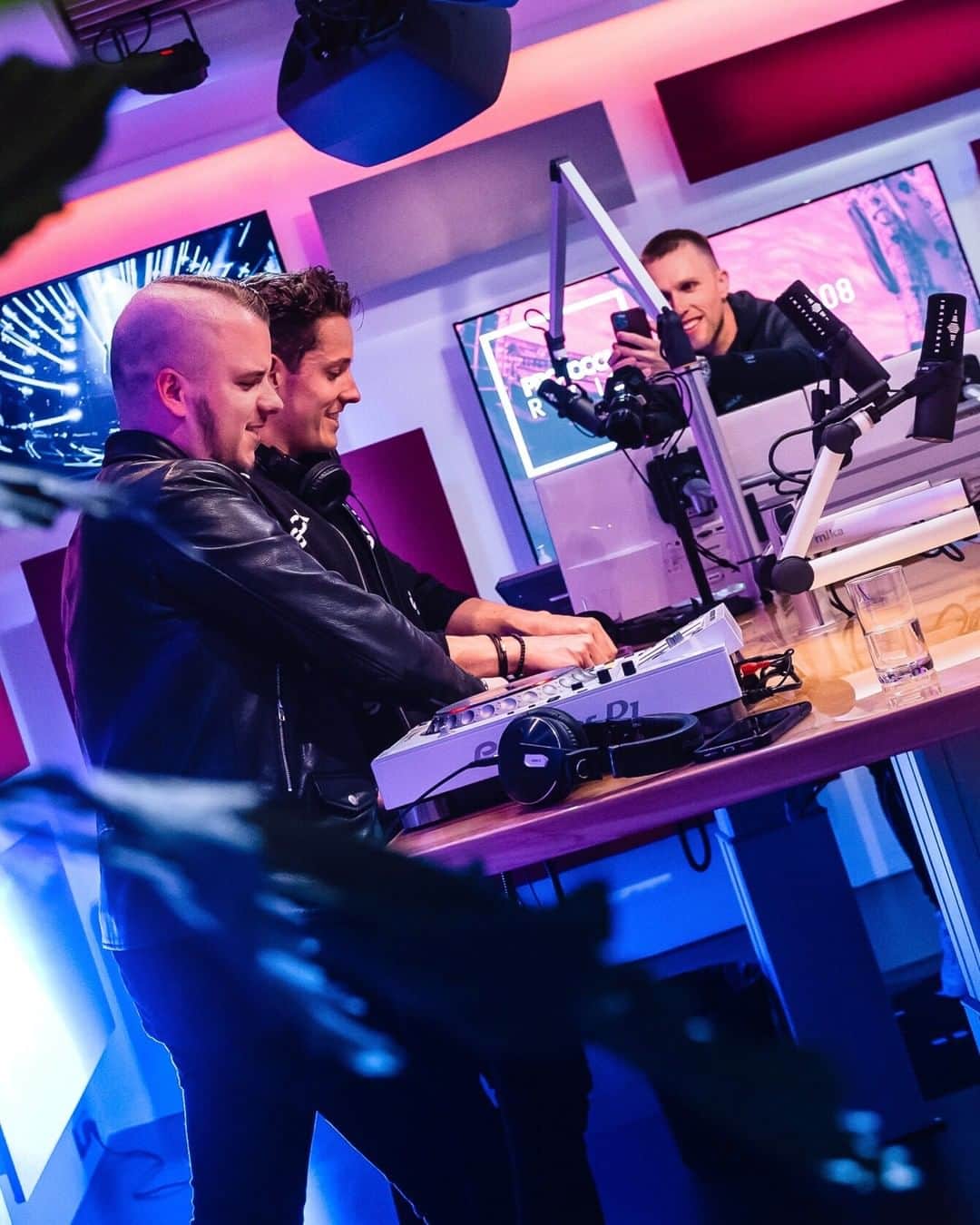 SICK INDIVIDUALSのインスタグラム：「Dropping some new heat ! 🔥 Tune in to @protocolradio with @nickyromero !🎶 #PRR408」