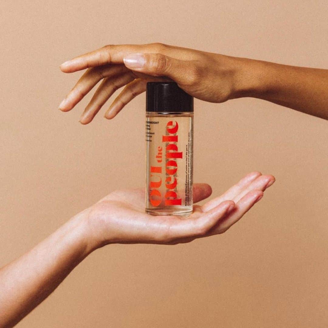 コビー・スマルダーズのインスタグラム：「More businesses to support right now.. Thank you for all your suggestions.. Please send more!  @ouithepeople - Great line of body care products @thelipbar - Stellar cosmetic line @golde - Skin care and yummy wellness products @purnoire - Californian wine company  @jadeswim - Eco-Friendly Swimwear @blkandbold - Specialty coffee & tea ❤️」