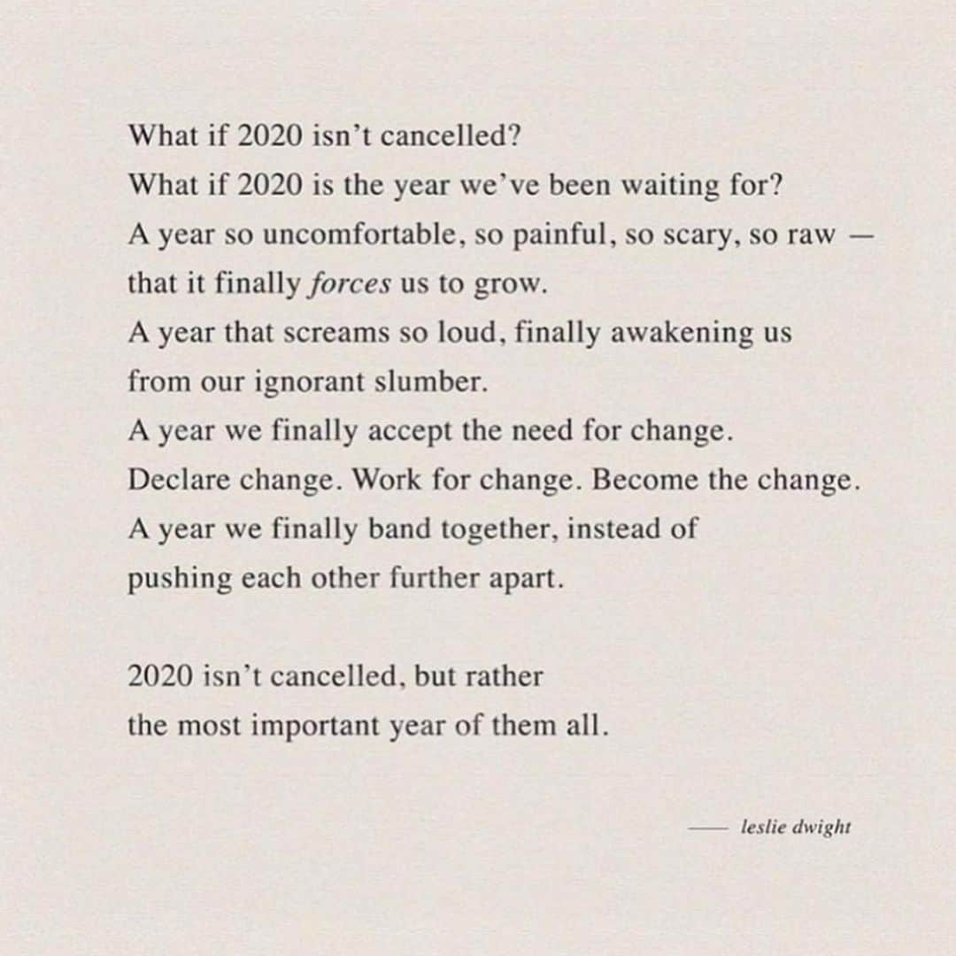 カーミンのインスタグラム：「All the feels! Be kind to yourself today! Keep learning and pushing through. We are giving birth to a new world together, I love you ♥️」