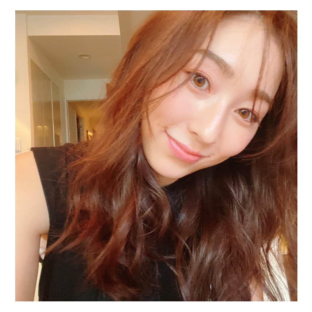 殿柿佳奈さんのインスタグラム写真 - (殿柿佳奈Instagram)「撮影が徐々にスタート。✨ 現場で皆さんに直接また再会でき、お話できて尊いひとときです✨  ヘアメンテも久しぶりに行き、軽やかになりました✂︎❤️ まだまだこれからも引き続き気を緩めず。 新しい生活スタイルを作っていきたいな。🌿 #instagood#beauty#hairstyle #makeup#new#balance#life」6月5日 16時24分 - kanatonogaki