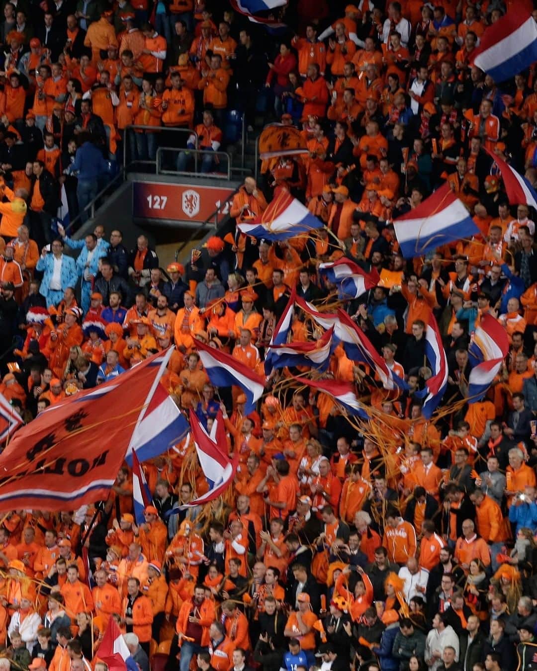 サッカー オランダ代表チームさんのインスタグラム写真 - (サッカー オランダ代表チームInstagram)「Oh Oranjelegioen... 🦁🧡 #wemissenjullie #FANtastic」6月5日 17時15分 - onsoranje