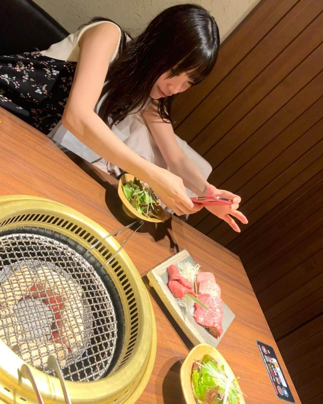 富田優衣のインスタグラム：「久々に神ちゃんと。。 気分転換な二日間  #焼肉　#寿司」