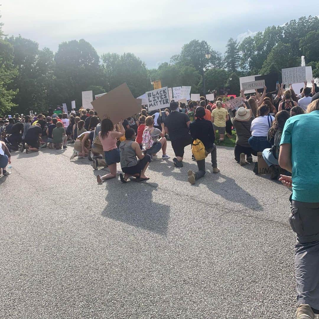 レベッカ・ノックスさんのインスタグラム写真 - (レベッカ・ノックスInstagram)「I got to attend this beautiful and peaceful protest today in Davenport . There was such a strong solidarity to fight for a better , equal world. #blacklivesmatter」6月5日 9時19分 - beckylynchwwe