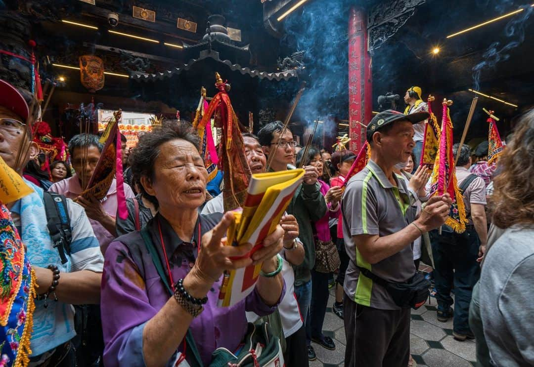 Michael Yamashitaさんのインスタグラム写真 - (Michael YamashitaInstagram)「Power of prayer: In times of crisis every religion finds the need for prayers. Here are a few photographs from Taiwan to Tibet - Buddhist, Christian, Confucian and Muslim, we pray for hope and healing in this time of multiple tragedies. “God shapes the world by prayer. The more praying there is in the world the better the world will be, the mightier the forces against evil." - Mother Teresa #powerofprayer #prayers」6月5日 9時42分 - yamashitaphoto