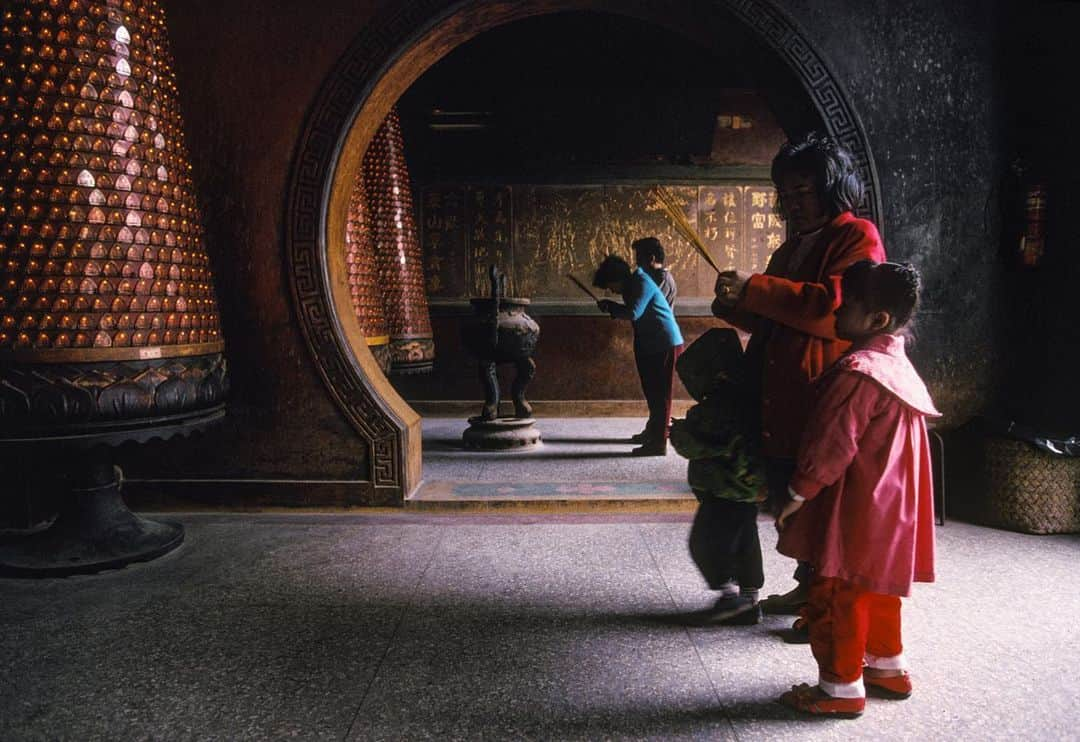 Michael Yamashitaさんのインスタグラム写真 - (Michael YamashitaInstagram)「Power of prayer: In times of crisis every religion finds the need for prayers. Here are a few photographs from Taiwan to Tibet - Buddhist, Christian, Confucian and Muslim, we pray for hope and healing in this time of multiple tragedies. “God shapes the world by prayer. The more praying there is in the world the better the world will be, the mightier the forces against evil." - Mother Teresa #powerofprayer #prayers」6月5日 9時42分 - yamashitaphoto