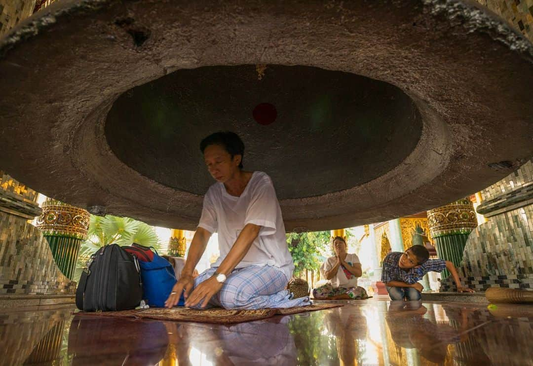 Michael Yamashitaさんのインスタグラム写真 - (Michael YamashitaInstagram)「Power of prayer: In times of crisis every religion finds the need for prayers. Here are a few photographs from Taiwan to Tibet - Buddhist, Christian, Confucian and Muslim, we pray for hope and healing in this time of multiple tragedies. “God shapes the world by prayer. The more praying there is in the world the better the world will be, the mightier the forces against evil." - Mother Teresa #powerofprayer #prayers」6月5日 9時42分 - yamashitaphoto