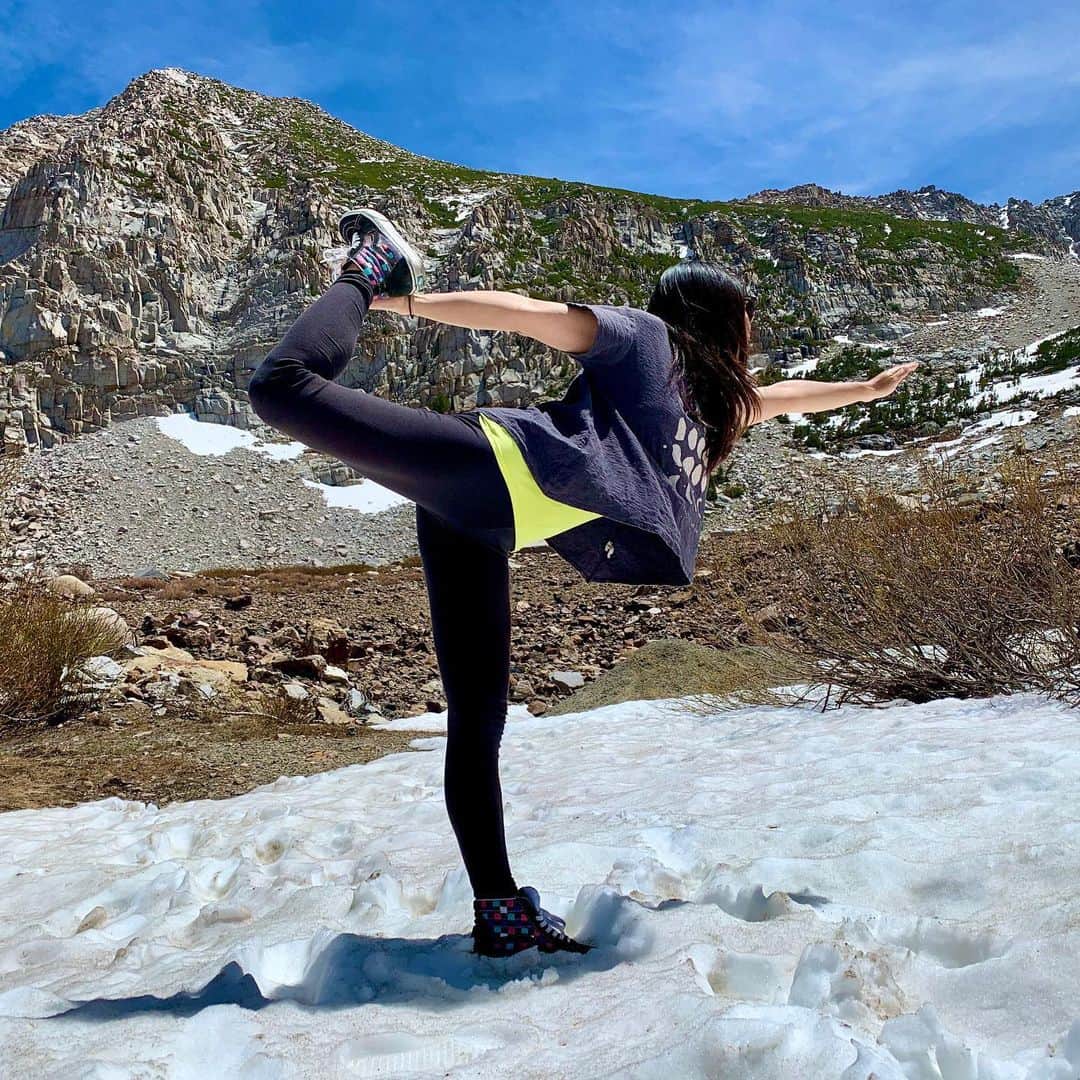 上田ユキエさんのインスタグラム写真 - (上田ユキエInstagram)「On snow 🧘‍♀️ #大自然#アメリカ#スノーボーダー#ヨガ#nature #yoga#snowboarder」6月5日 10時06分 - yukie_ueda