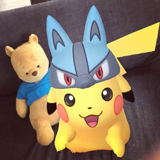 睦のインスタグラム：「プーさんが 夏服に着替えたよっ😆  と。  ピカチュウが 叫んでおります😅  #ポケモン  #lucario  #ポケモンゴー  #ポケモンgo  #pokemon  #pokemongo  #ポケモンゴー散歩　 #ポケモンgo散歩　 #nintendo  #pikachu  #ピカチュー  #相棒  #パートナー　 #partner  #散歩　 #pooh  #winniethepooh  #プーさん　 #くまのプーさん　 #名探偵ピカチュウ  #PokémonDetectivePikachu  #ピカチュウ  #disney  #ssw  #singersongwriter  #artist  #lyricist  #singer  #井上睦都実 #睦」