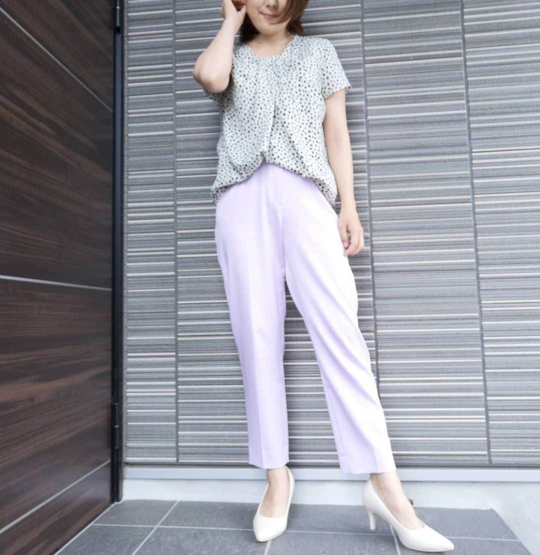 本多真弓さんのインスタグラム写真 - (本多真弓Instagram)「エアクロコーデ紹介😊👍 @aircloset_official 【女子アナ47×エアークローゼット～女子アナコーデ応援企画～】 仕事用の服やプライベートの服をパーソナルスタイリングしてもらえるエアクロのアンバサダーになりました。 . . 今回は【ボイスサンプル収録というクリエイティブな現場に来ていく、スタイリッシュで気分が上がる、なおかつ動きやすいコーデ】をリクエストした2パターン目。 トップスが柔らかくて体に馴染んだので、結局こちらを本番に着ていきました。 普段自分では買わないような色の組み合わせを楽しめました💕 パンツは少しサイズが大きかったのですが、感想を連絡して、スタイリストさんが次に生かしてくださるそうです😭💕 . . ボイスサンプルも無事に完成。 １日たって、疲れがどっと出てきましたが(笑) 今までにない、でも自分らしい仕上がりになったと思うので皆の反応がちょっと楽しみです。 ボイスサンプル作りが終わってしまって寂しいとまで感じるのは初めてだけれど、 まだまだこれからやることいっぱい！！！ . エアクロ気になった方は、初月3000円オフになる紹介コードあります😊→【zrtSd】 . . #エアクロ #エアークローゼット #aircloset #エアクロコーデ #アナウンサー #ナレーター #コーディネート  #女子アナコーデ応援企画 #女子アナ #女子アナ47  #ファッション #ファッションレンタル #洋服レンタル #女子アナコーデ #パーソナルスタイリング #衣装 #衣装協力 #157cm #ファッション好きな人と繋がりたい」6月5日 10時34分 - mayumi_h_i