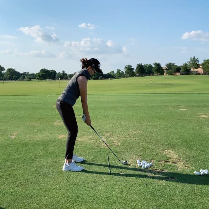 ハー・ミジョンのインスタグラム：「백만년만의 골프... 여기는 36도🔥 #texas is #hot #golf is #hard」